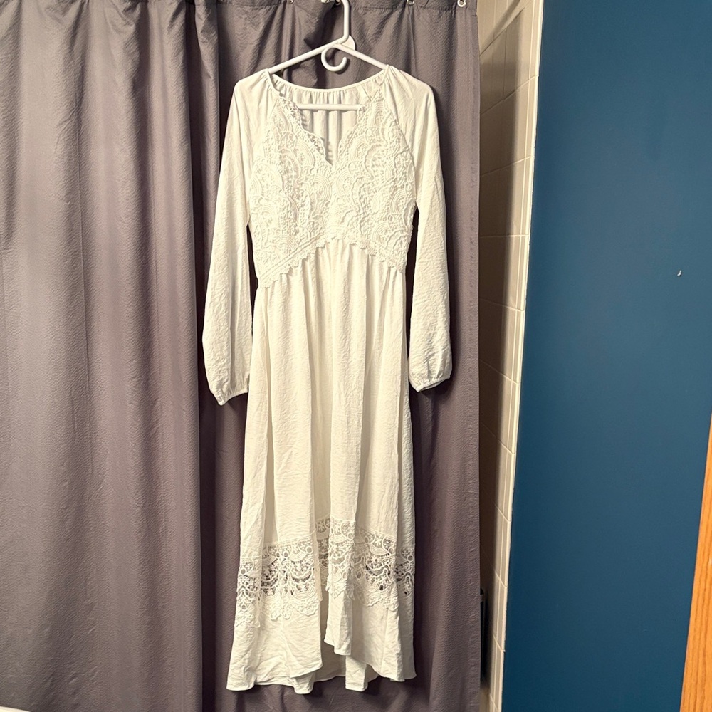Elegant White Lace Maxi Dress